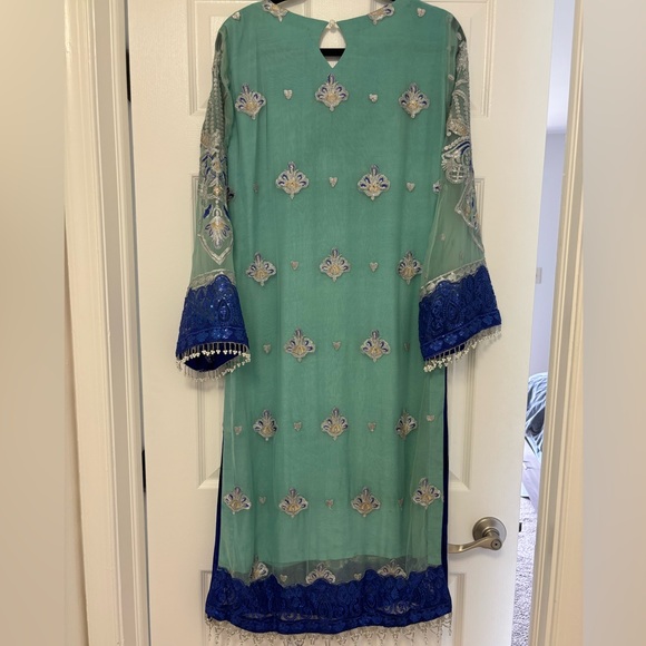 Pakistani Shalwaar Kameez 3 piece suit (fancy) - Picture 5 of 9